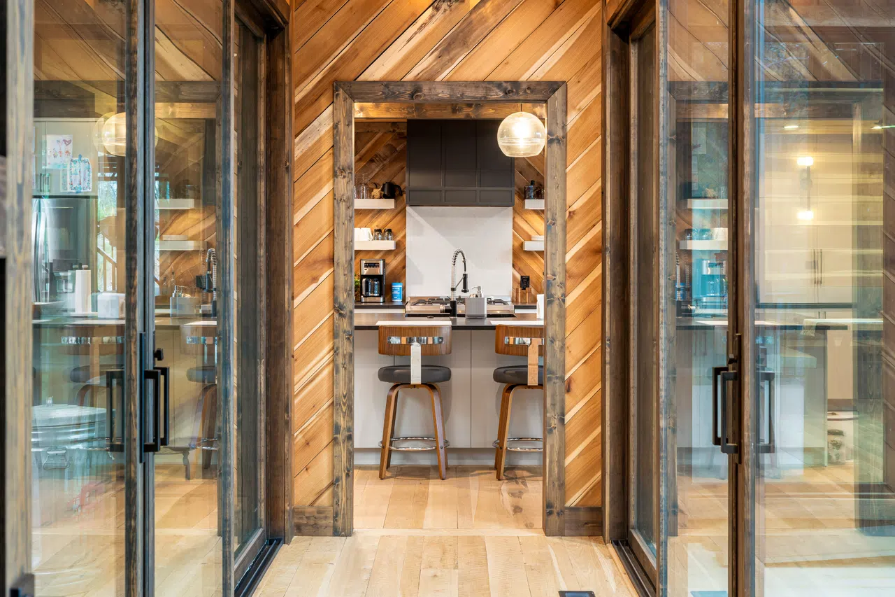 Interior of 780 Laurel Lake Circle, photo 10