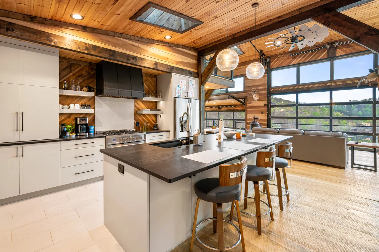 Interior of 780 Laurel Lake Circle, photo 12