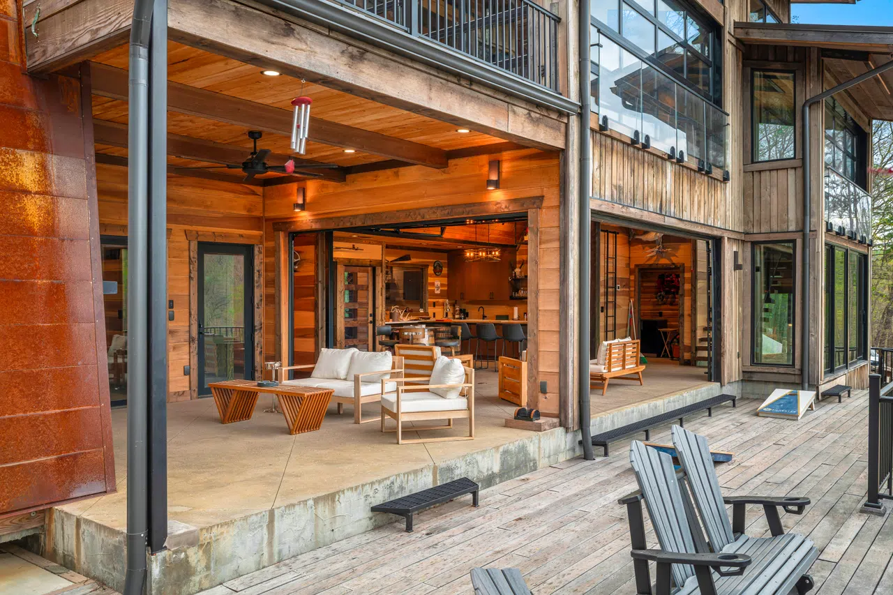 Interior of 780 Laurel Lake Circle, photo 17