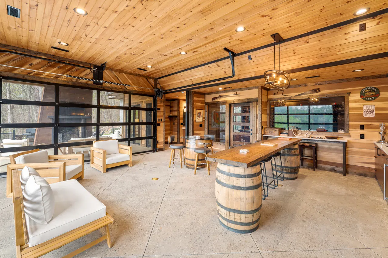 Interior of 780 Laurel Lake Circle, photo 21