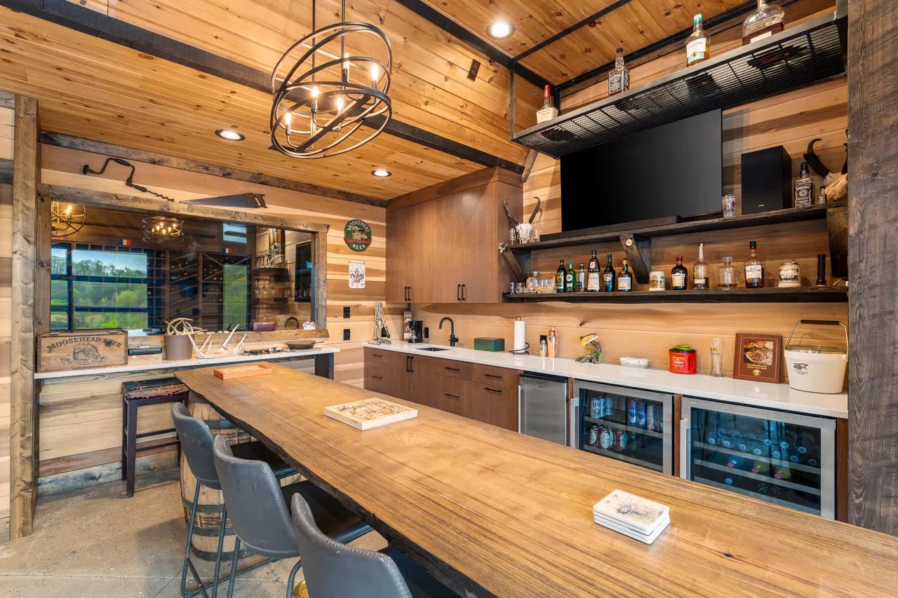 Interior of 780 Laurel Lake Circle, photo 22